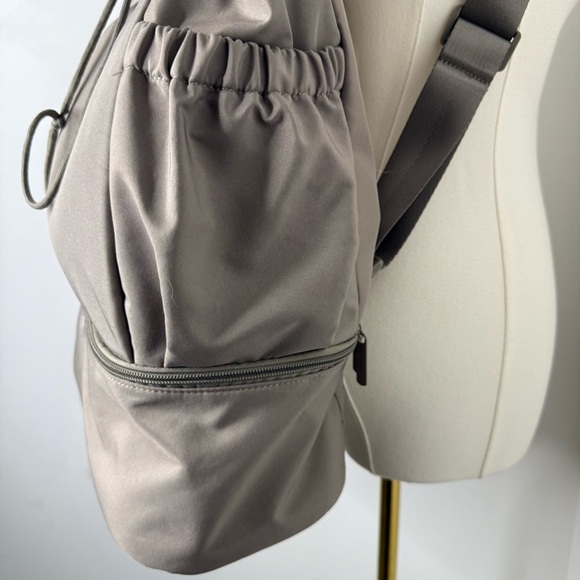 Beyond Yoga Gray Drawstring Backpack Yoga Gym Travel Bag main image 5